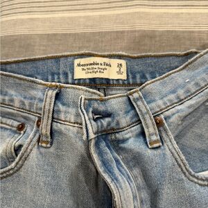 Abercrombie and Fitch
The ‘90s Slim Straight
Ultra High Rise
Size 26/2